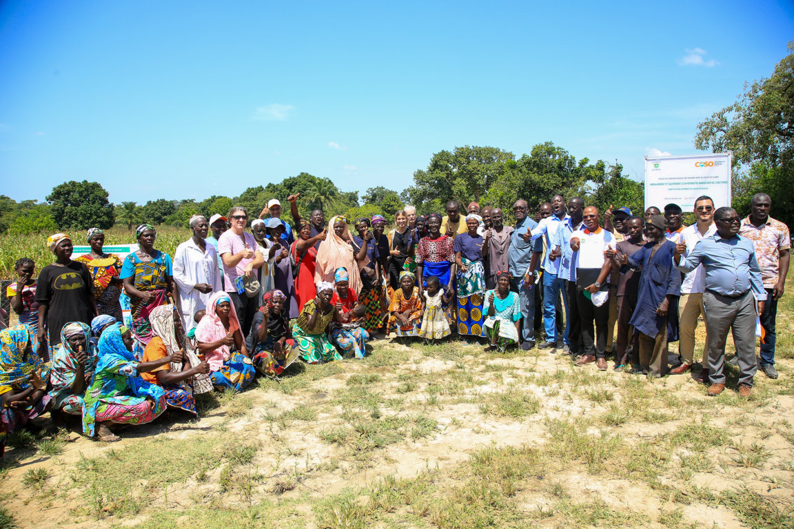 Photo de famille sur le périmètre maraîcher